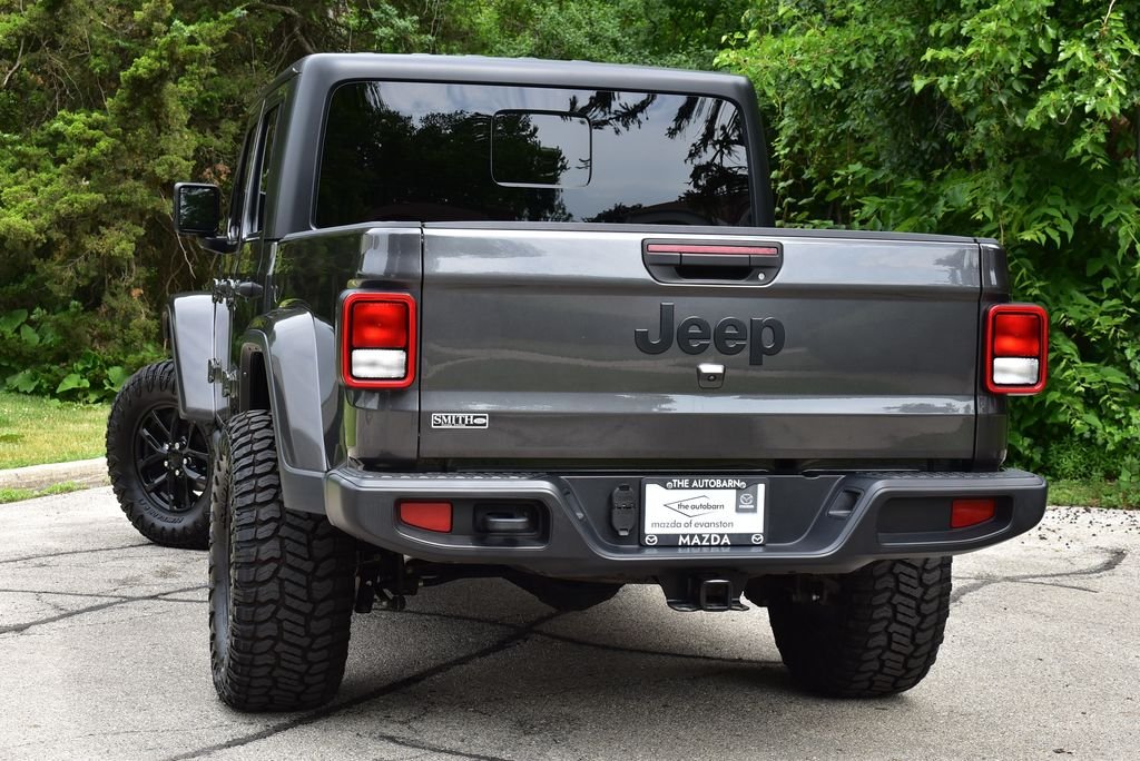 Used 2022 Crystal Metallic Jeep Sport image 16