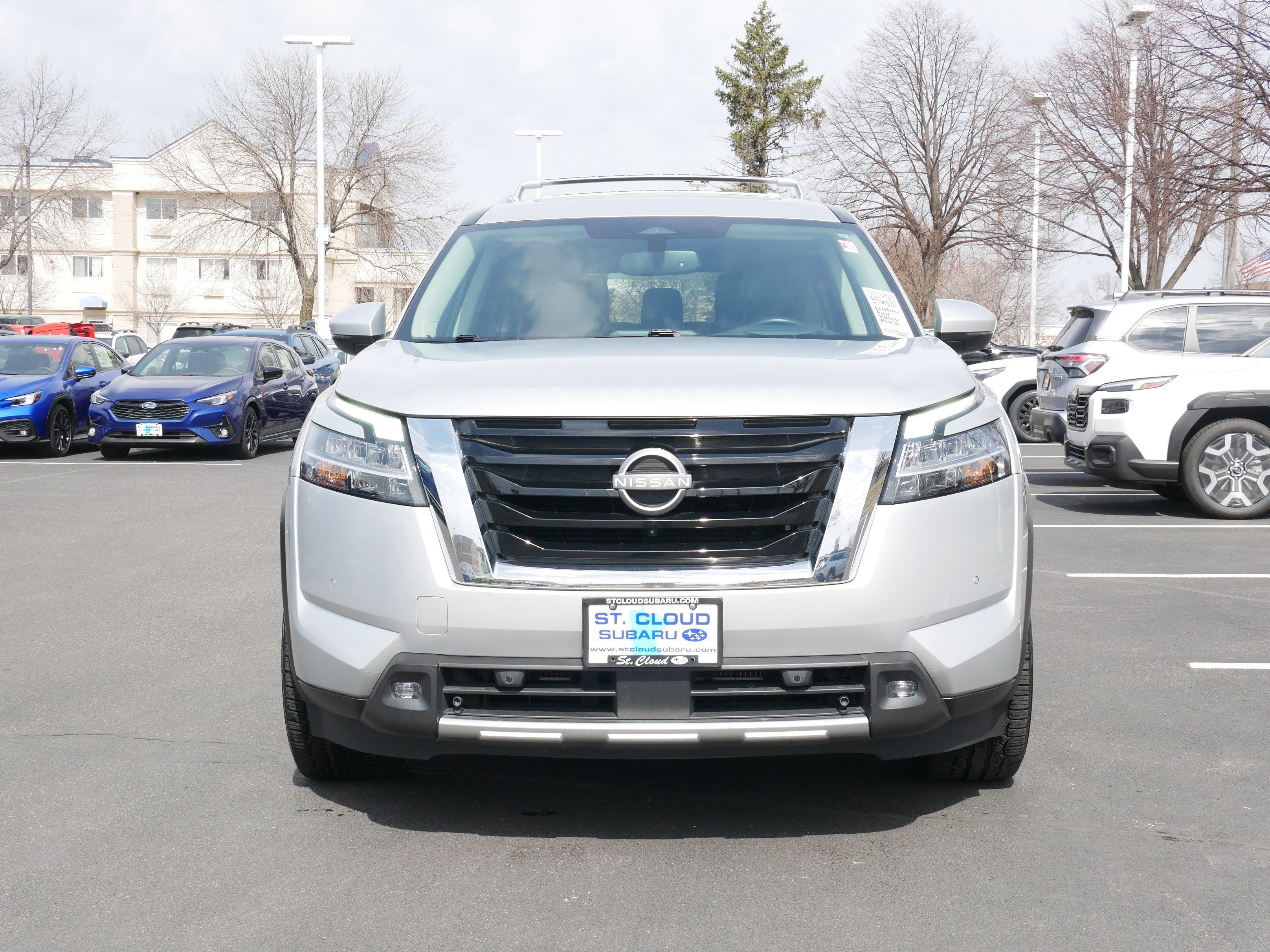 Used 2022 Nissan Pathfinder Platinum with VIN 5N1DR3DK1NC212329 for sale in Saint Cloud, Minnesota