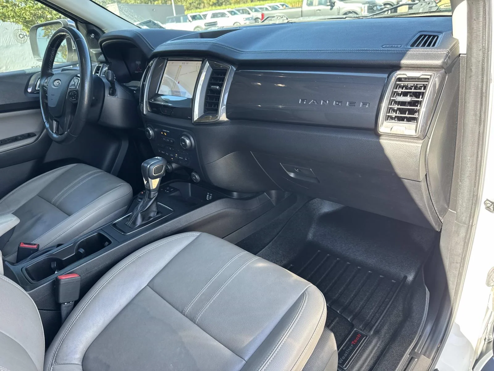 Certified Used 2020 White Platinum Tri-Coat Metallic Ford LARIAT image 12