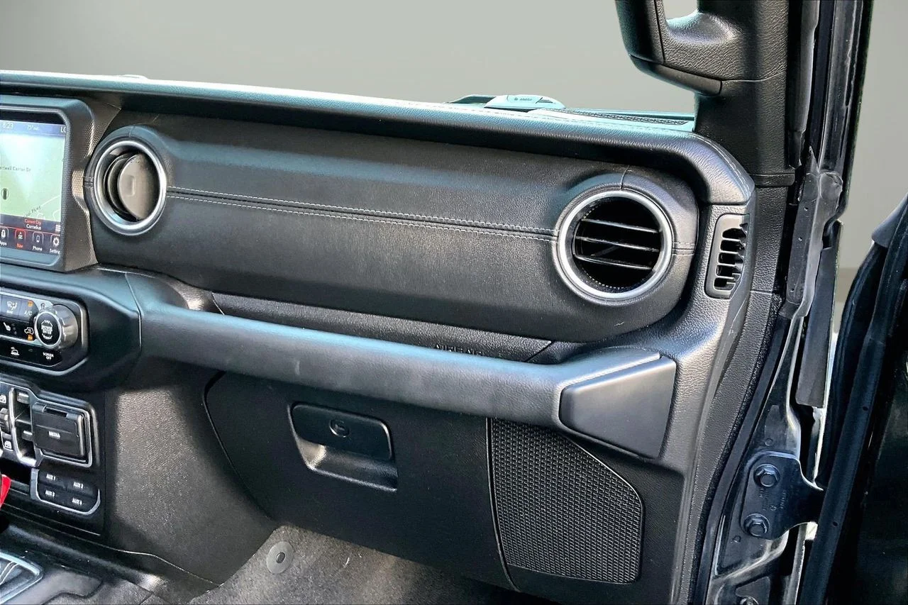 Used 2021 Black Jeep Sahara image 19