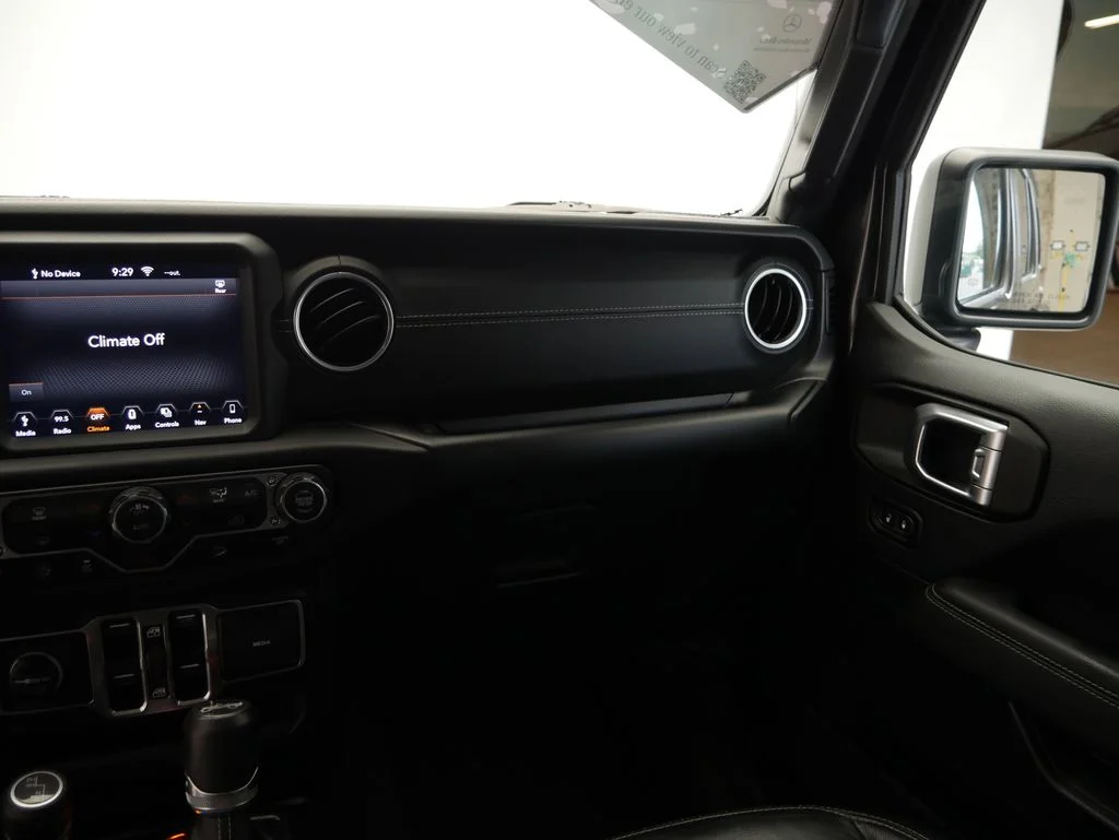 Used 2018 Crystal Metallic Jeep Unlimited Sahara image 30