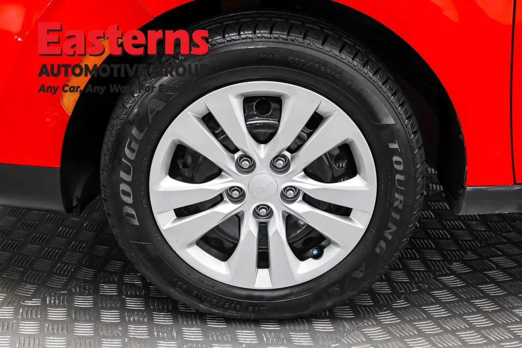 Used 2022 Red Kia LX image 31