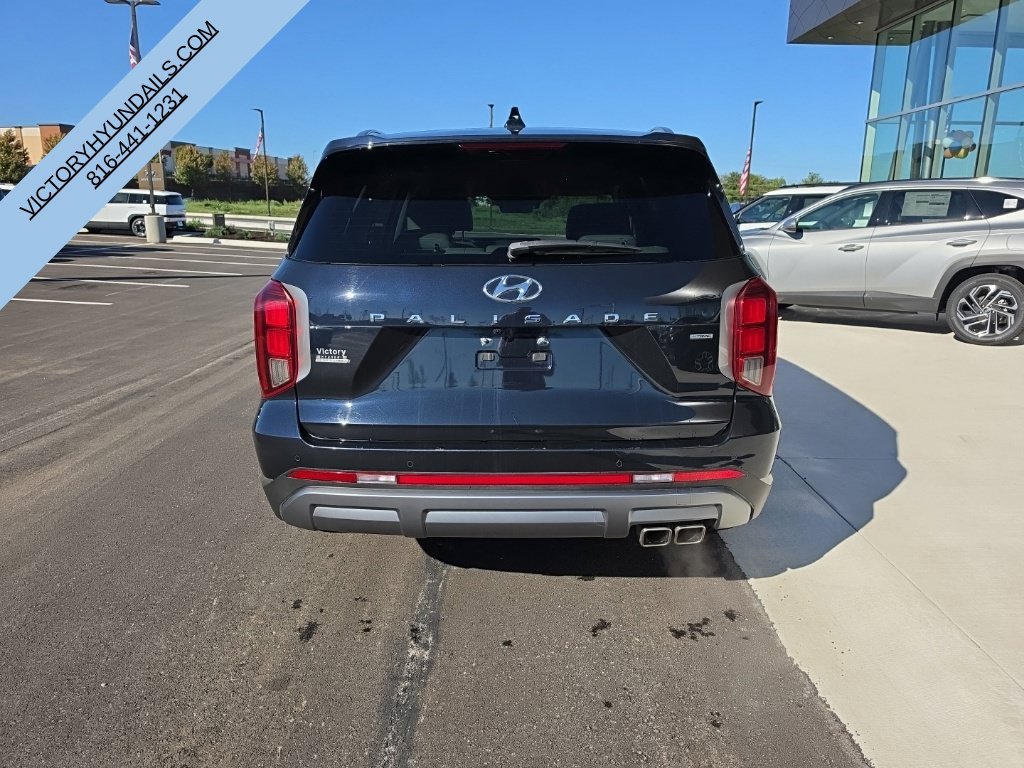 Used 2025 White Hyundai SEL image 4