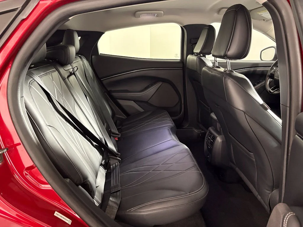Used 2022 Red Ford Select image 39