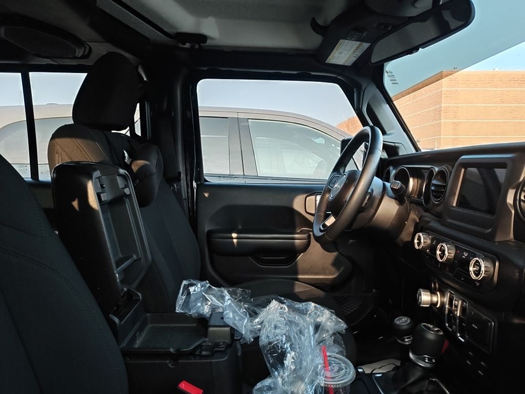 Used 2018 Black Jeep Unlimited Sport S image 12