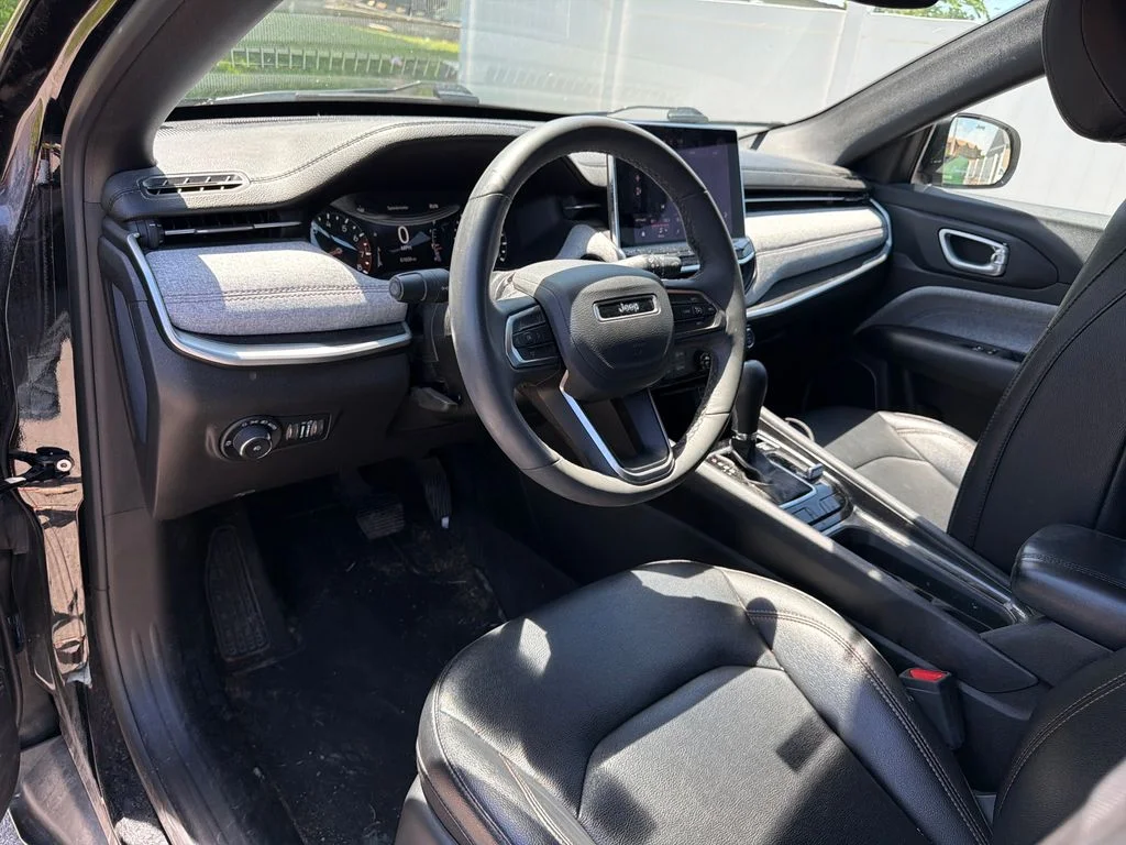 Used 2024 Black Jeep Latitude Lux image 41