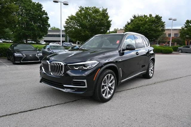 Used 2023 Black BMW sDrive40i image 11