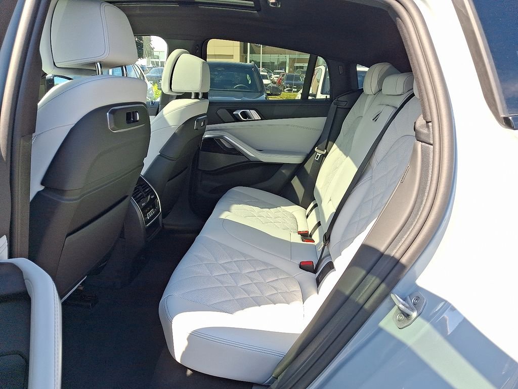 New 2027 Brooklyn Grey Metallic BMW xDrive40i image 5