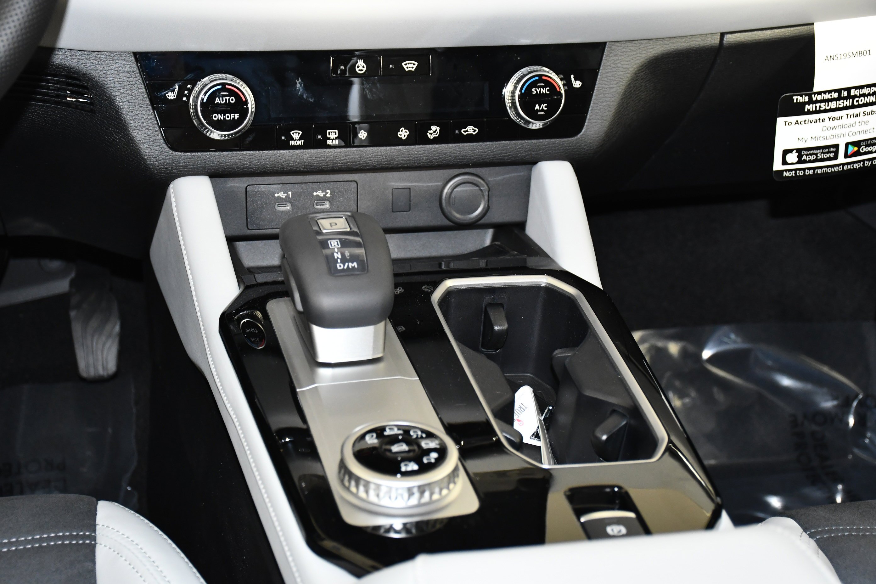 New 2026 Black Diamond Mitsubishi SE image 13