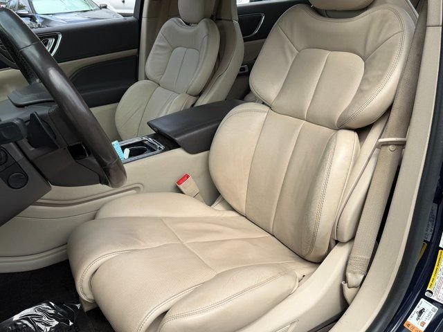 Used 2017 Black Lincoln Reserve image 9