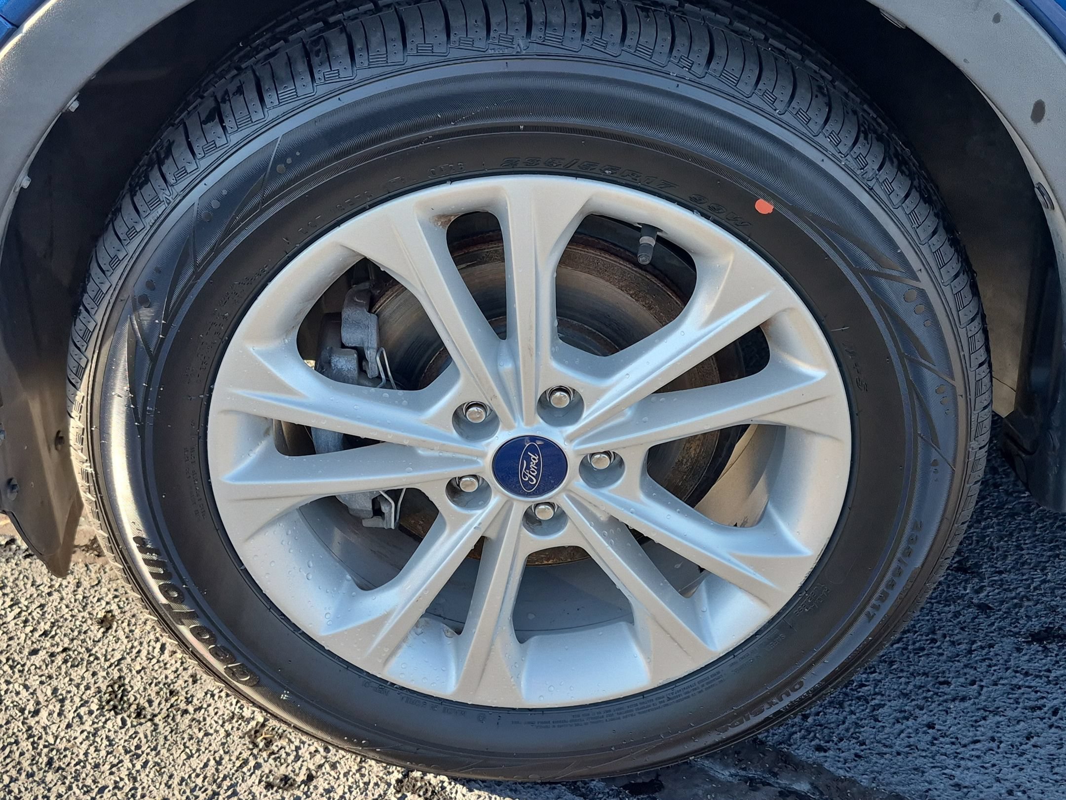 Used 2018 Lightning Blue Metallic Ford SE image 10