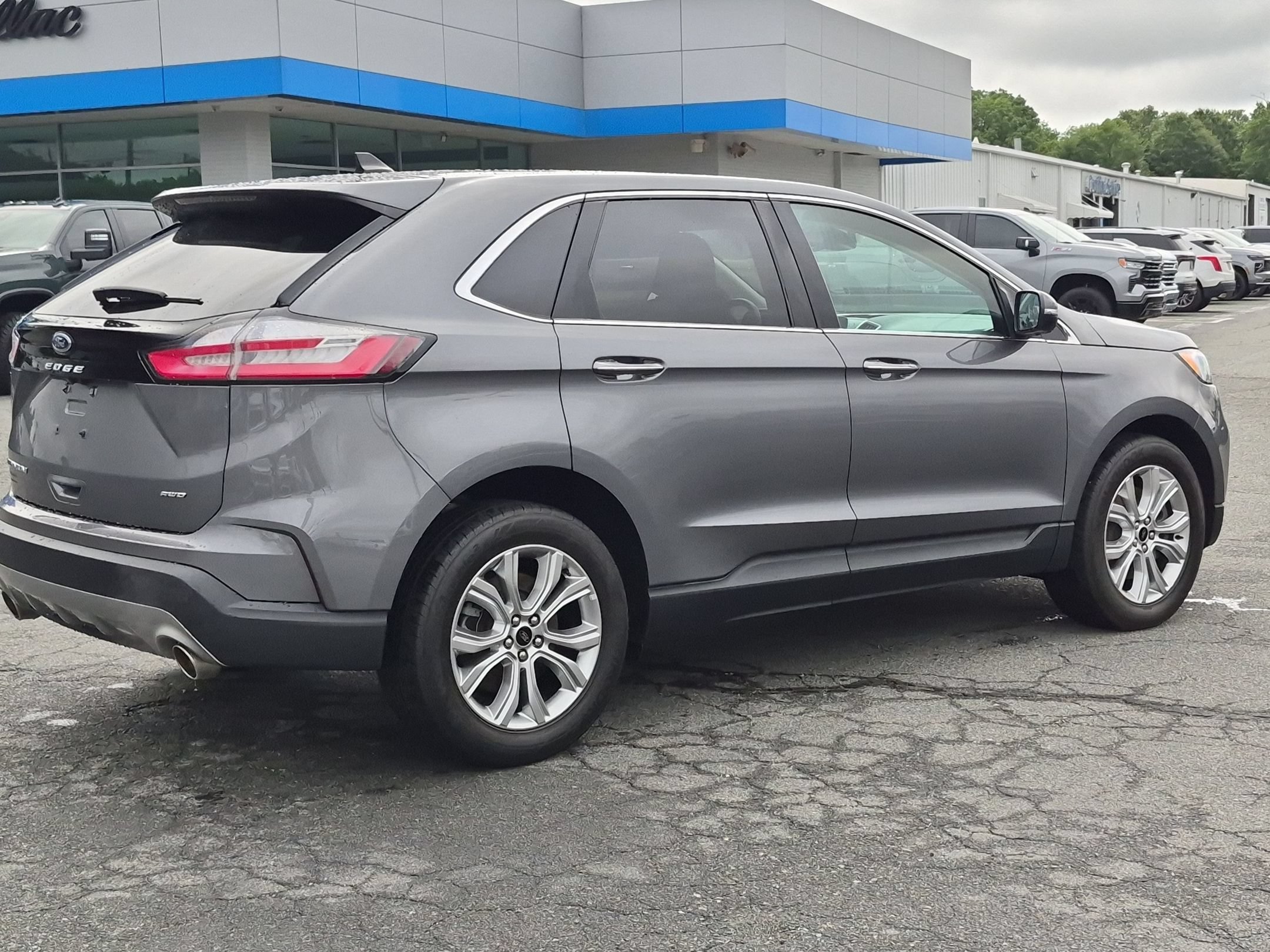 Used 2024  Ford Titanium image 5