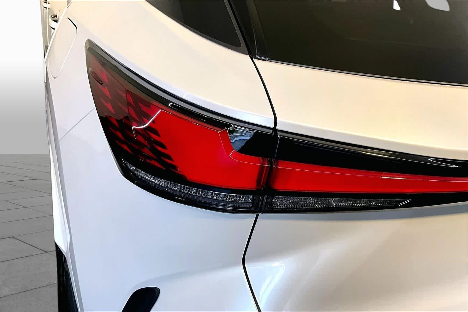 Used 2024 Eminent White Pearl Lexus Premium image 28
