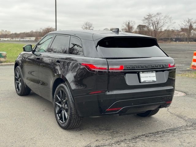 New 2026 Santorini Black Land Rover Dynamic SE image 3