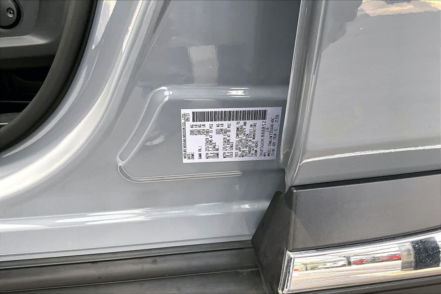 Used 2023 Boulder Gray Pearl Nissan SL image 34