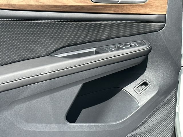 New 2026 White Volkswagen 2.0T SE w/Technology image 10