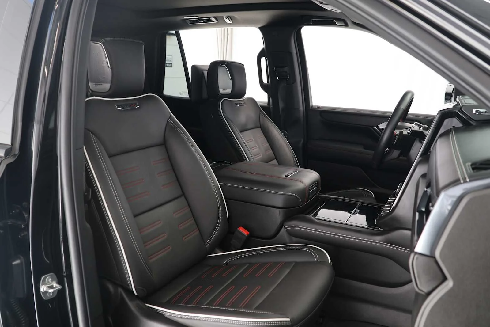 Used 2025 Onyx Black GMC AT4 Ultimate image 10
