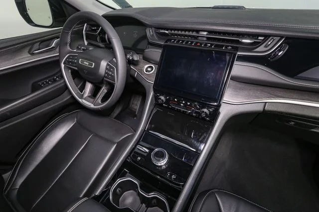 Used 2023 White Jeep 4xe image 19