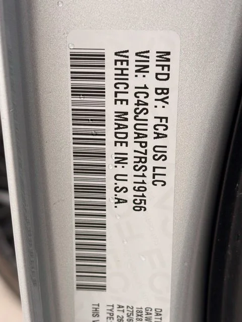 Certified Used 2024 Silver Jeep Base image 31