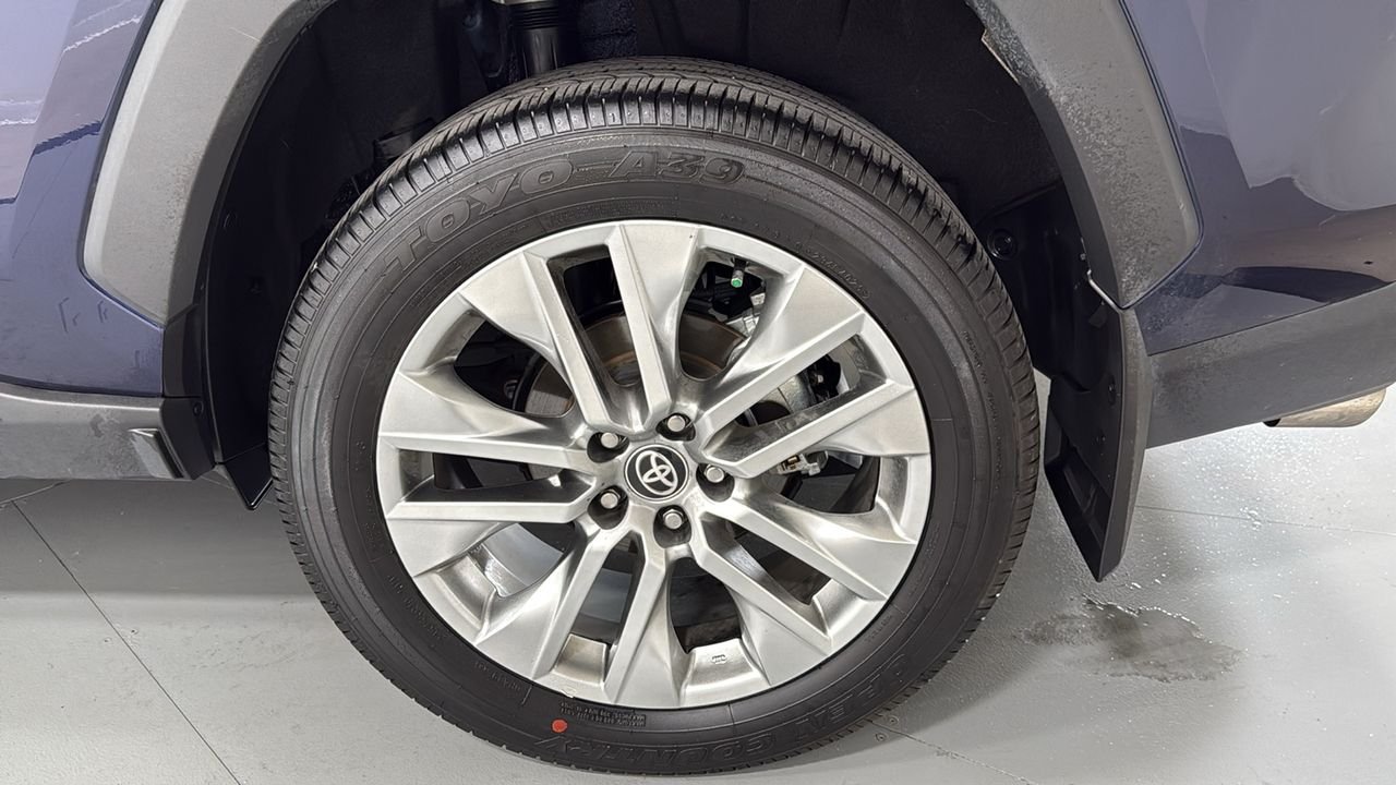 Certified Used 2025  Toyota Limited image 23