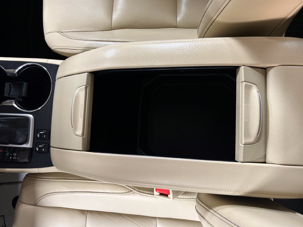 Used 2015 White Toyota XLE V6 image 25