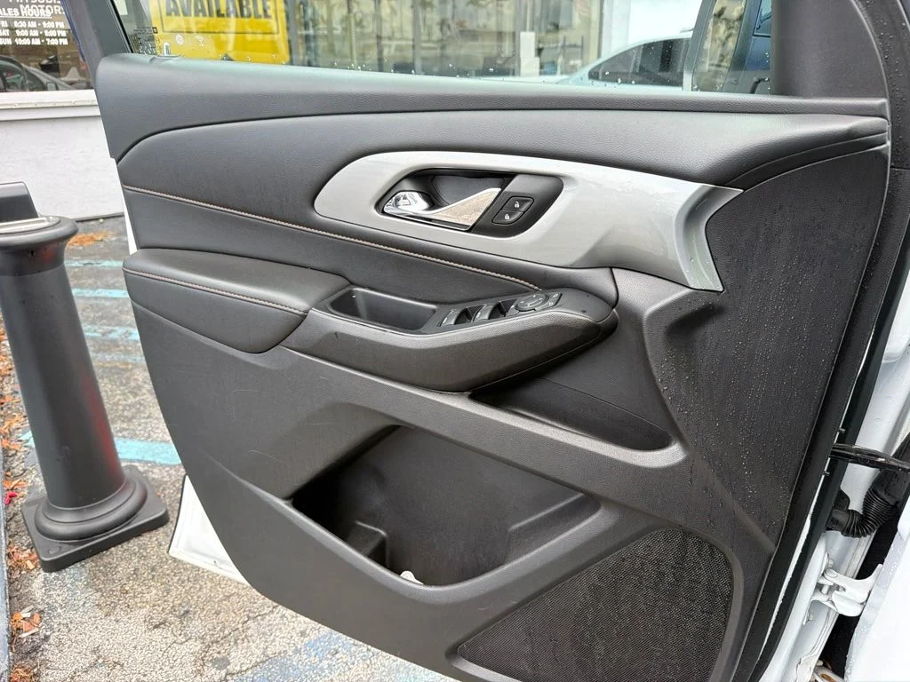 Used 2021 Summit White Chevrolet LS image 5