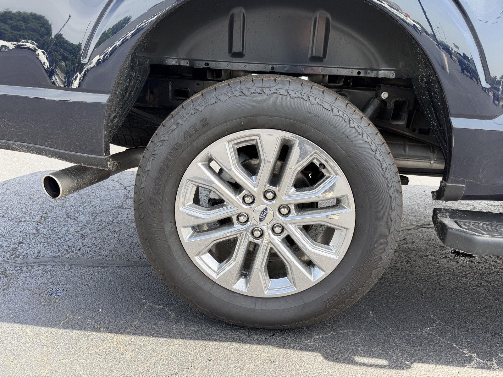 Used 2025 Antimatter Blue Metallic Ford LARIAT image 32
