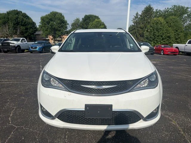 Used 2018 White Chrysler Touring L image 3
