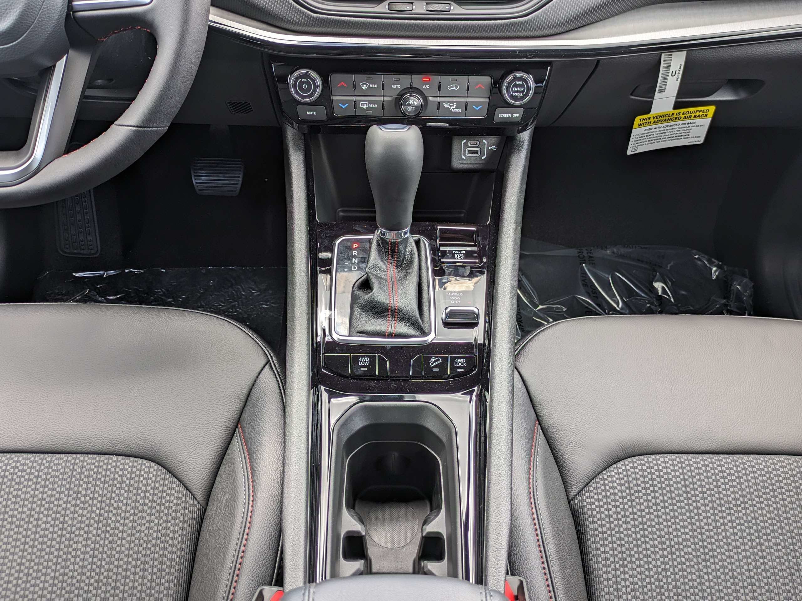 New 2026 Bright White Clear-Coat Exterior Paint Jeep Trailhawk image 19