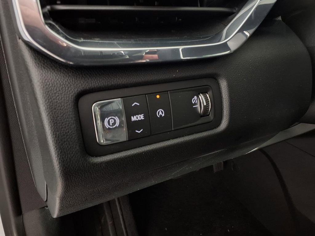 New 2026 Glacier White Tricoat GMC Elevation image 18