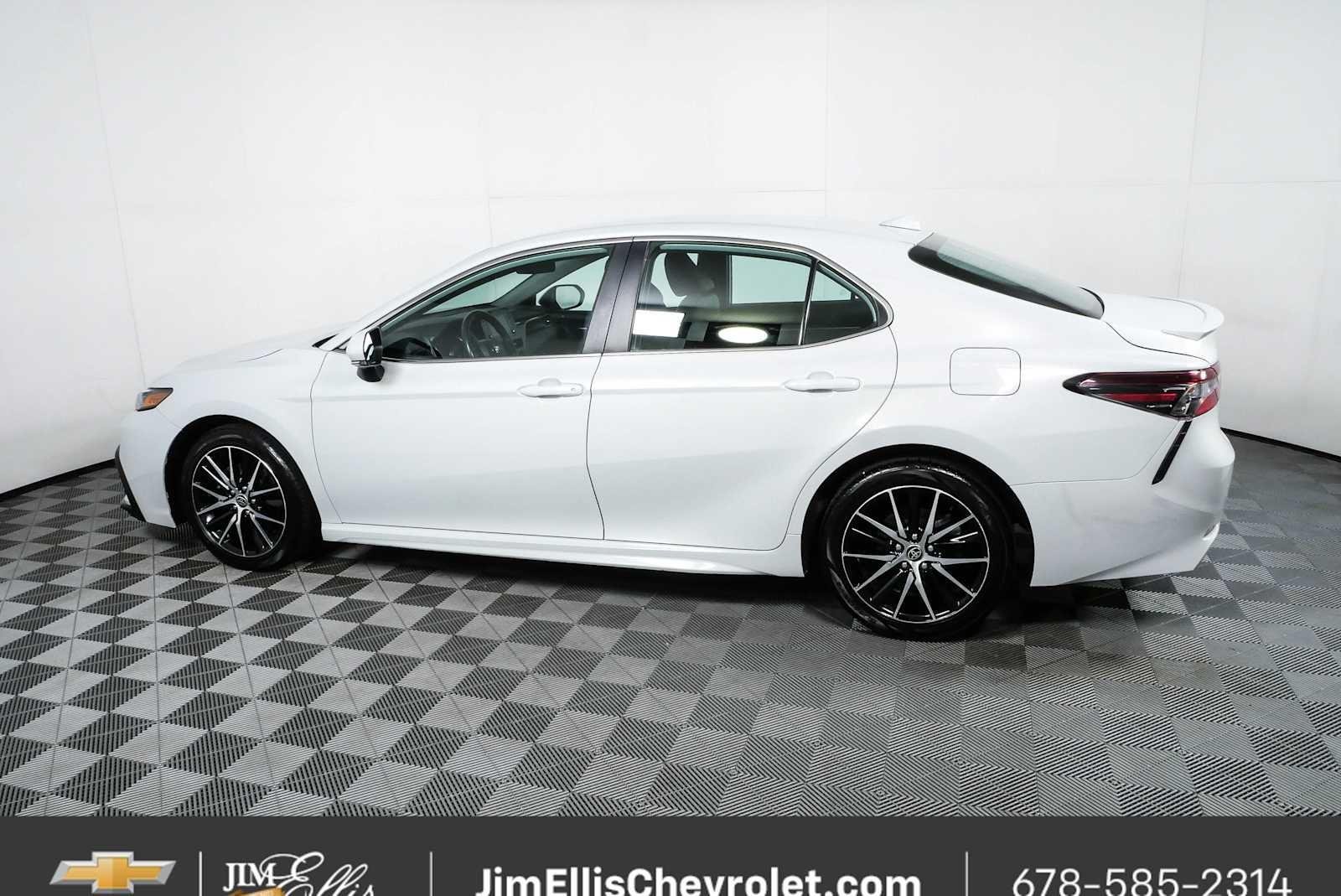 2024 Toyota Camry SE - Photo 27