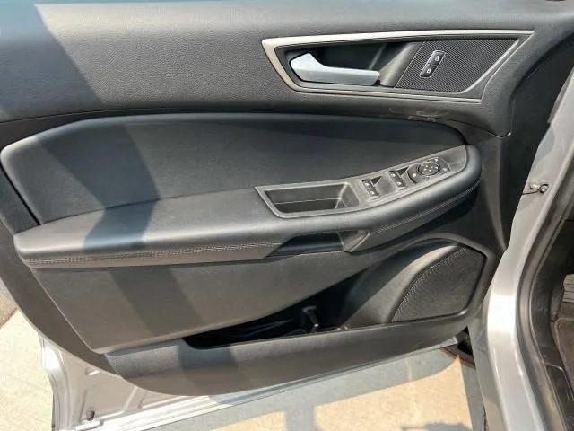 Used 2022 Silver Ford SEL image 16