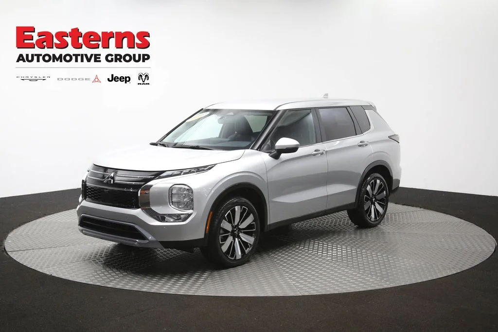 Used 2025 Silver Mitsubishi SE image 56