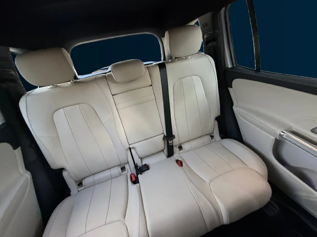 Used 2025  Mercedes-Benz GLB 250 image 18