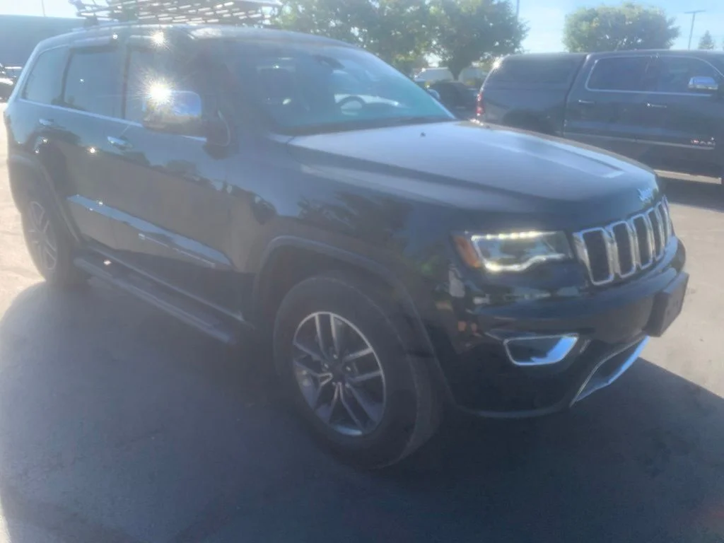 Used 2022 Diamond Black Crystal Pearlcoat Jeep Limited image 5