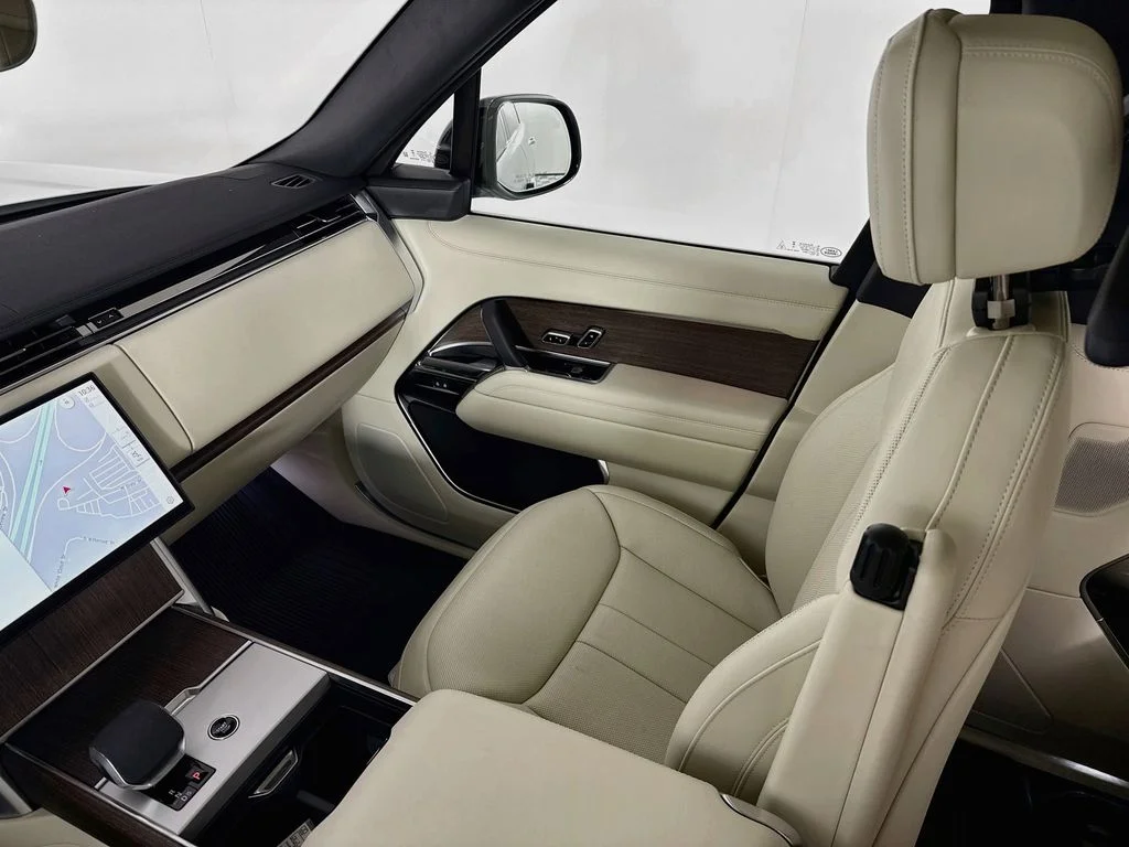 New 2026 Fuji White Land Rover SE image 24