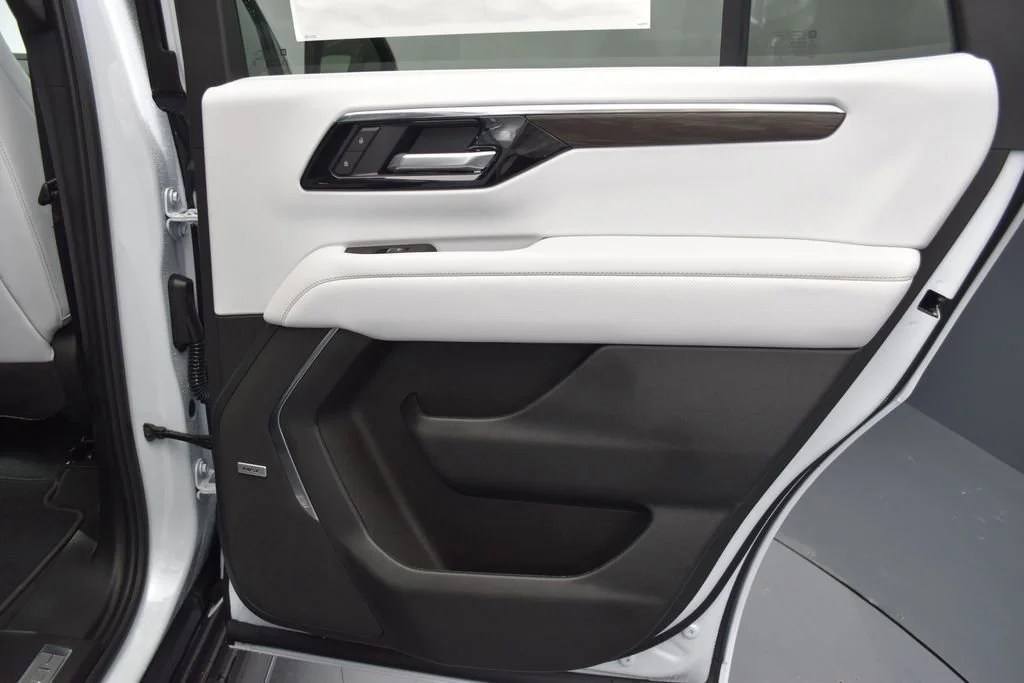 New 2026 Polar White Tricoat Chevrolet Premier image 40