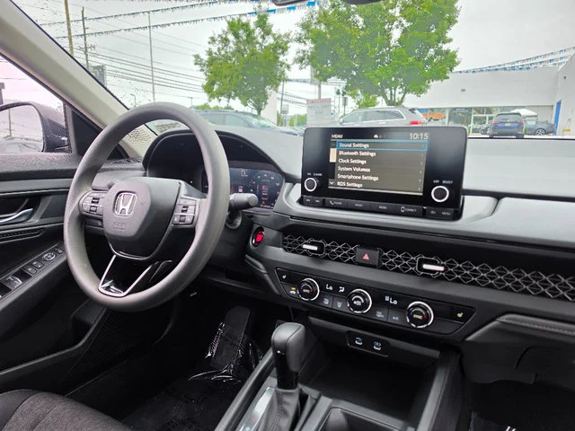 Used 2025 Crystal Black Pearl Honda SE image 14
