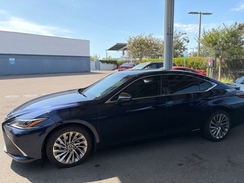 Used 2021 Blue Lexus 300h Luxury image 8