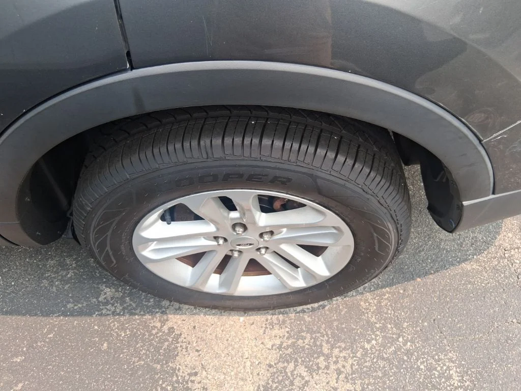 Used 2017 Gray Ford XLT image 7