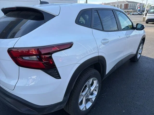 Used 2024 Summit White Chevrolet LS image 3