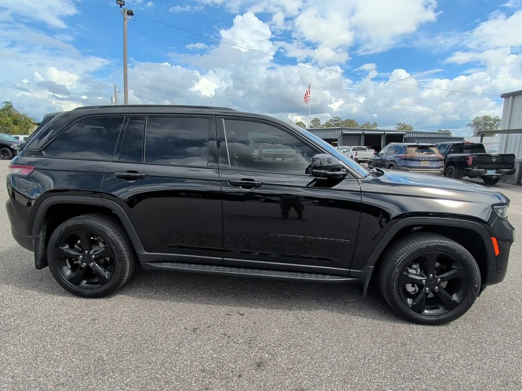 Used 2025 Black Jeep Limited image 5