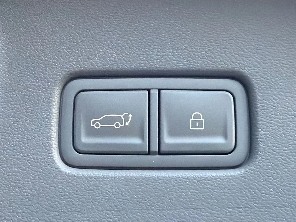 Used 2026 White Hyundai Blue SEL image 19