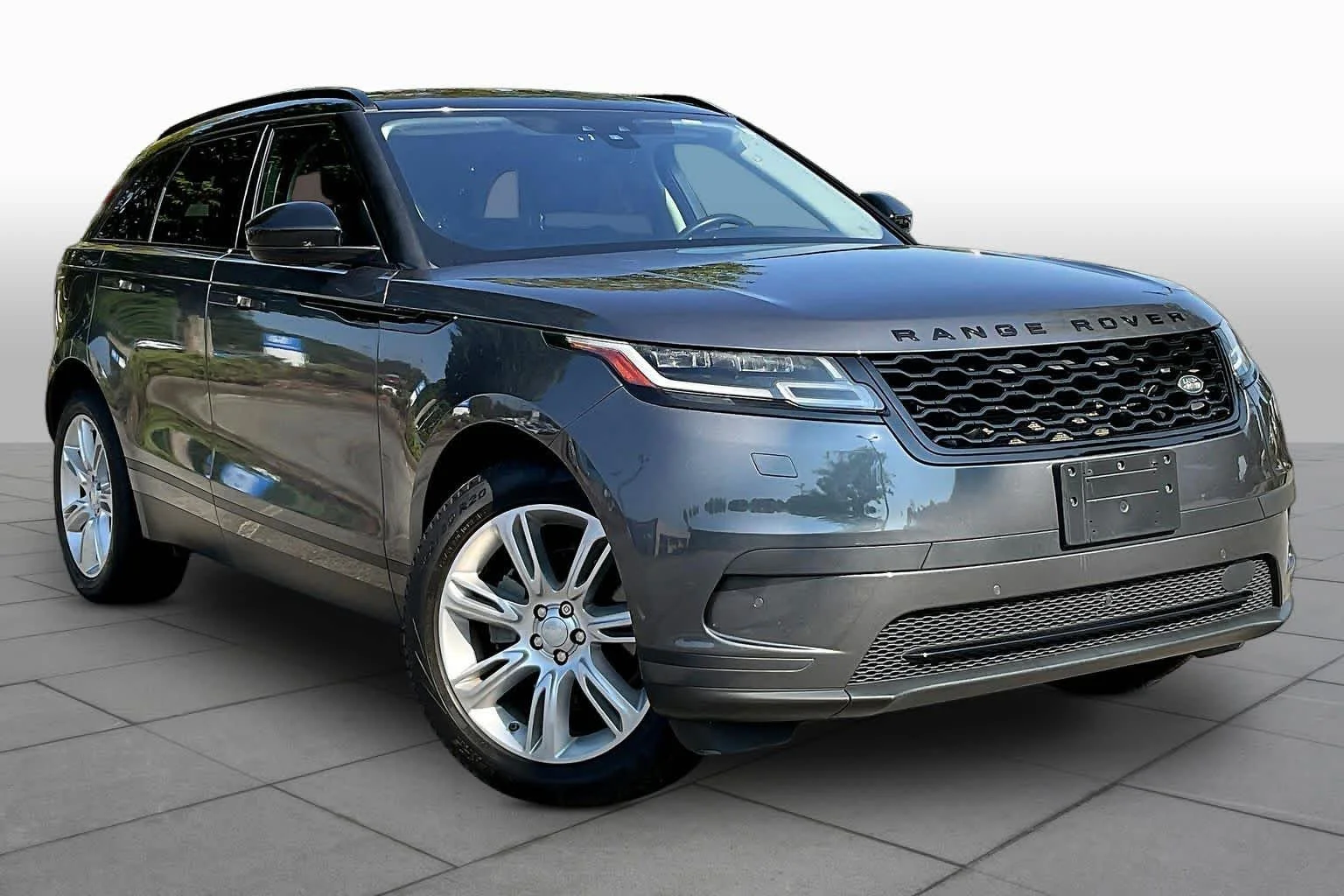 Used 2019 Corris Grey Metallic Land Rover S image 3