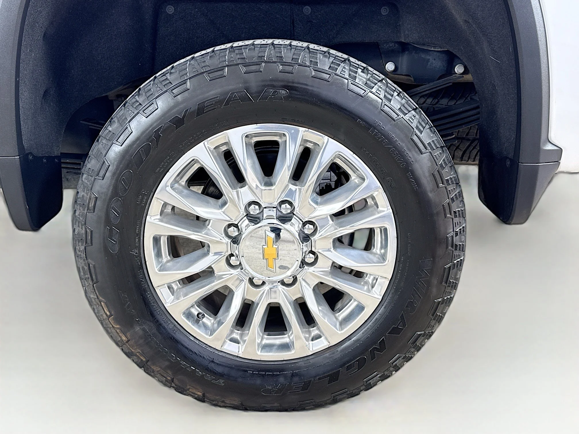 Used 2023 Iridescent Pearl Tricoat Chevrolet High Country image 34