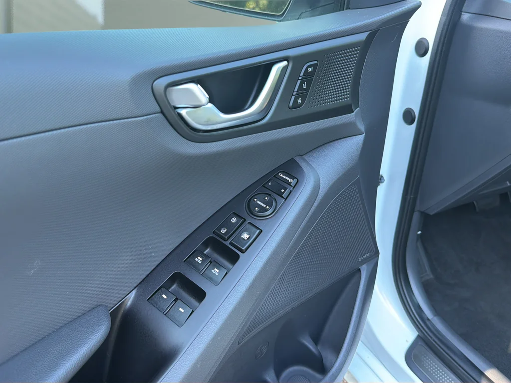 Used 2019 Ceramic White Hyundai Limited image 11