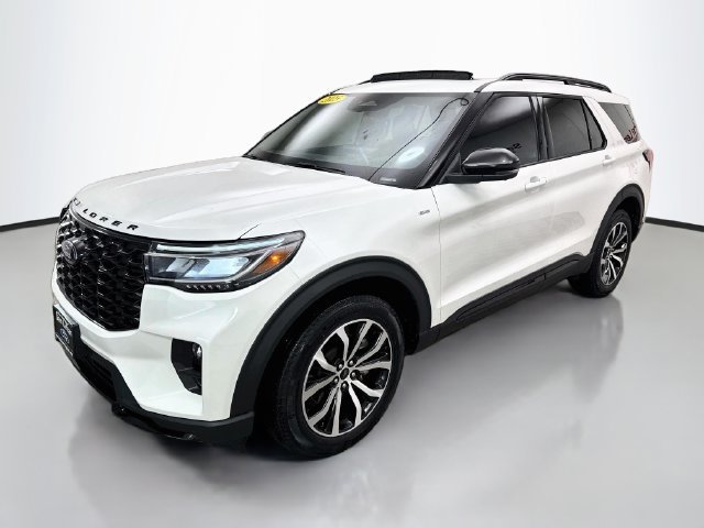 Used 2025 White Metallic Ford ST-Line image 3