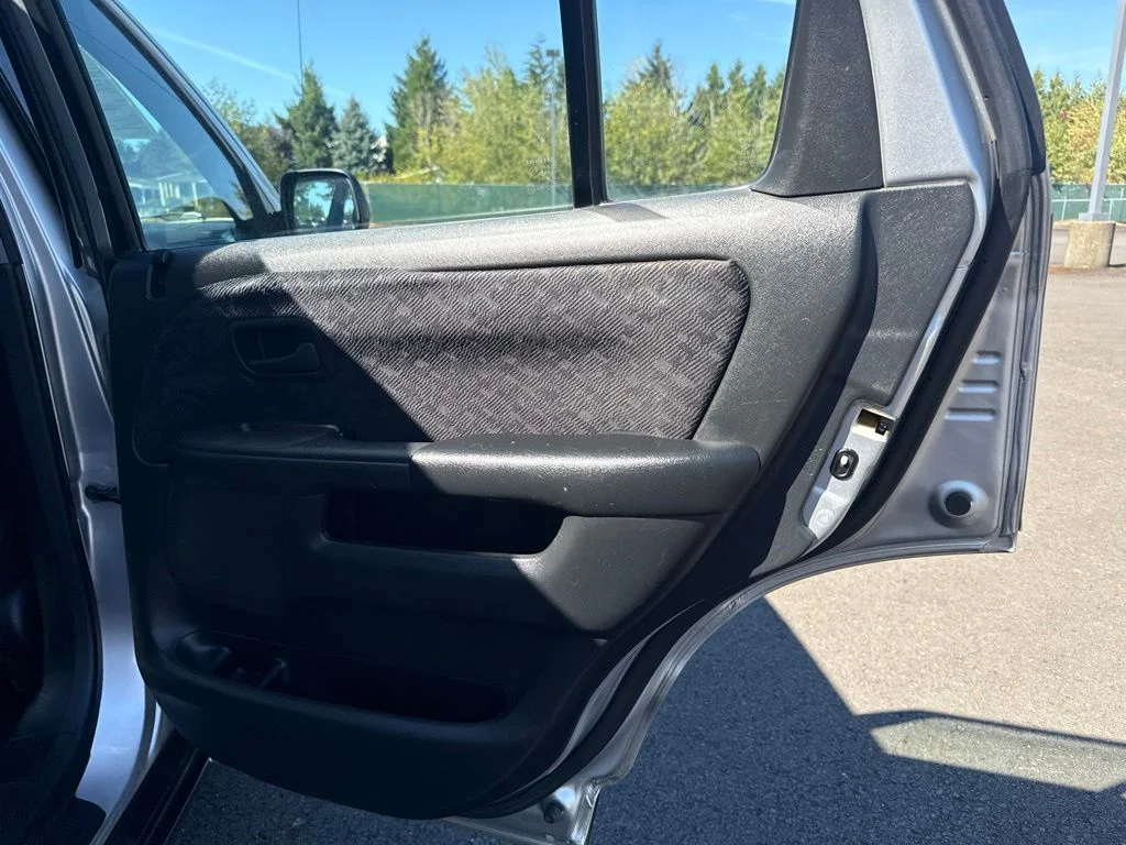 Used 2006 Alabaster Silver Metallic Honda LX image 20