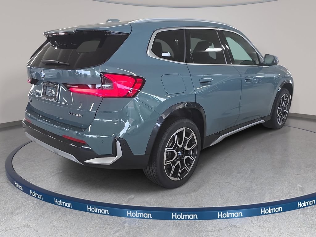 New 2026 Cape York Green Metallic BMW xDrive28i image 4