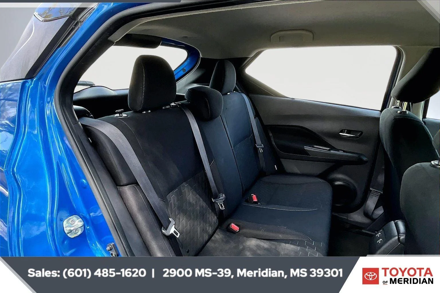 Used 2024 Electric Blue Metallic/Super Black Nissan SV image 19